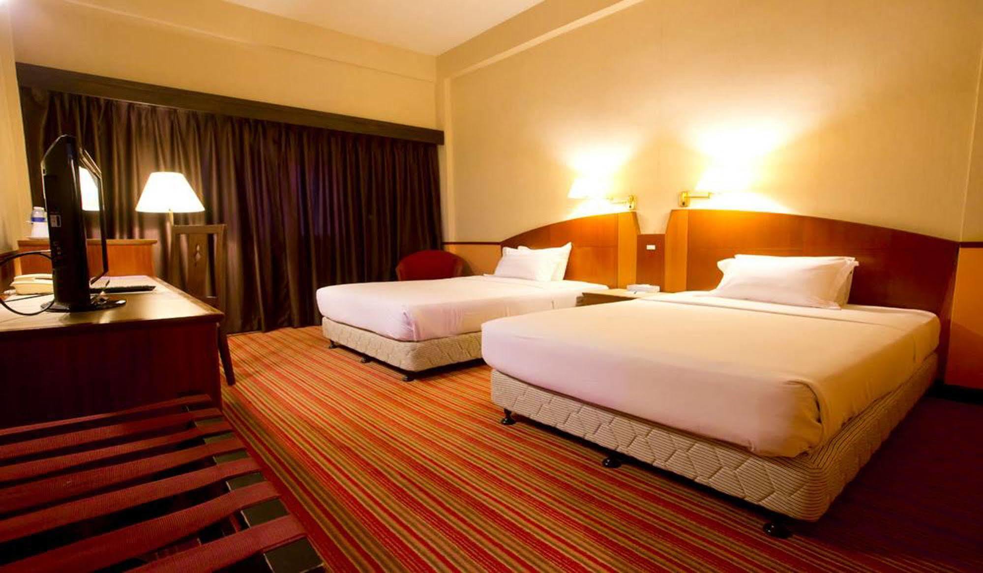 Merrida Hotel Klang Extérieur photo